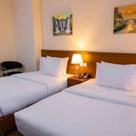 Three 888 Hotel Dubai Eksteriør bilde