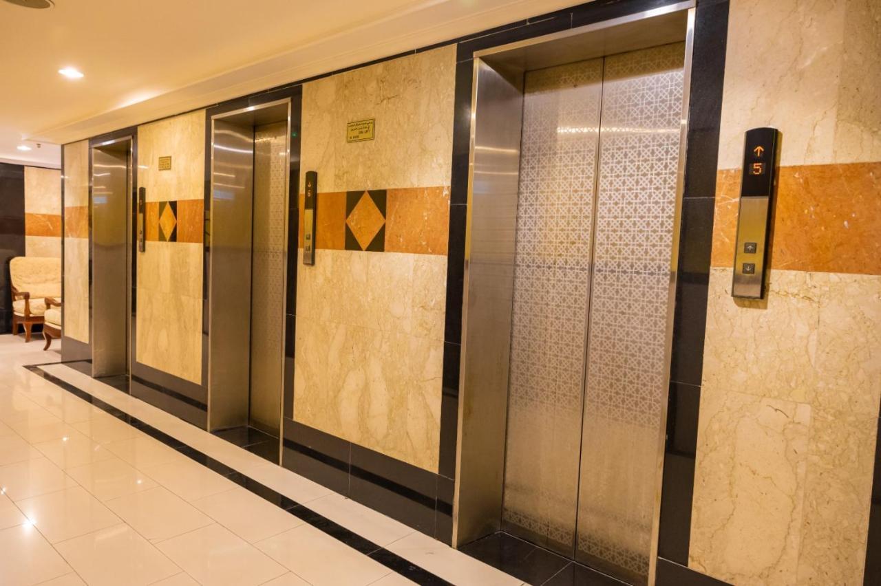 Three 888 Hotel Dubai Eksteriør bilde
