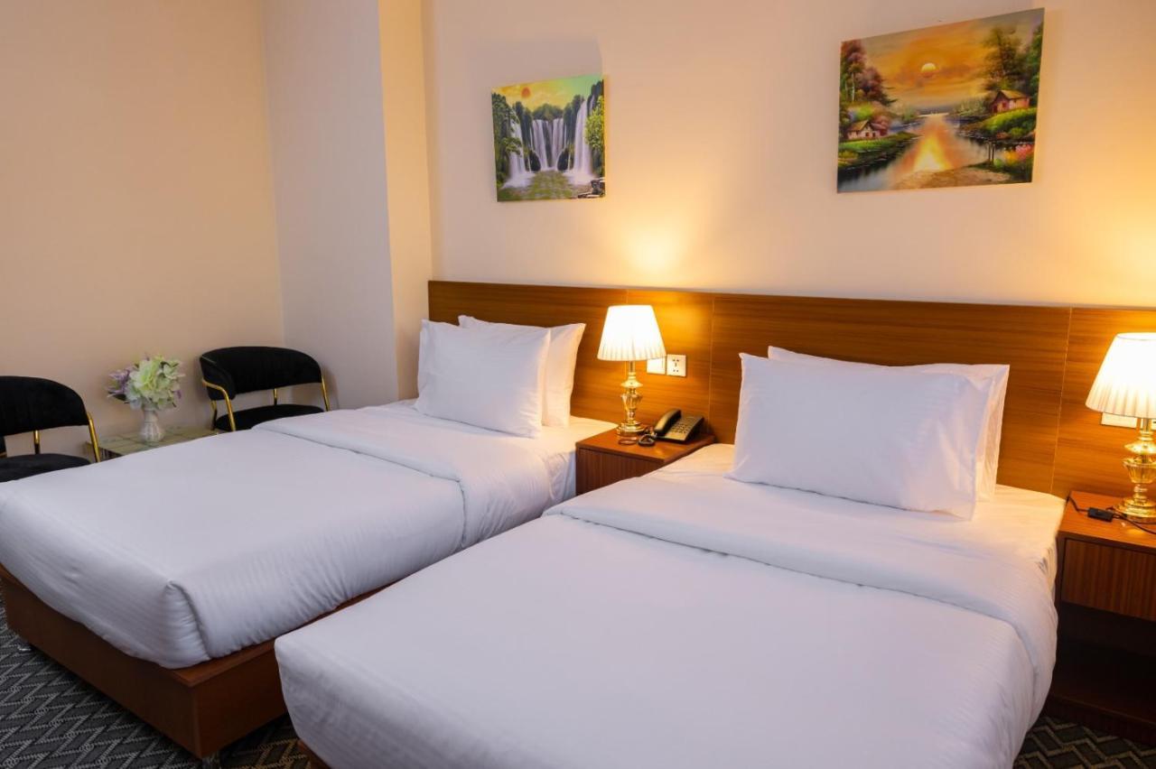 Three 888 Hotel Dubai Eksteriør bilde