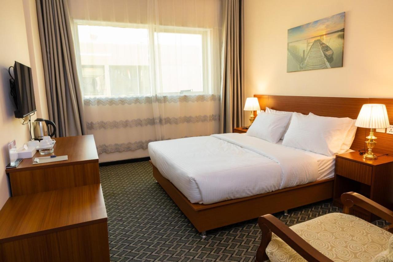 Three 888 Hotel Dubai Eksteriør bilde