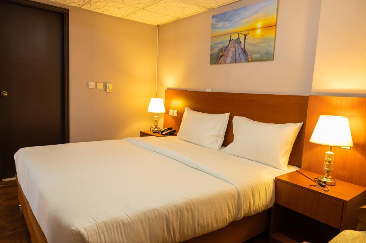 Three 888 Hotel Dubai Eksteriør bilde