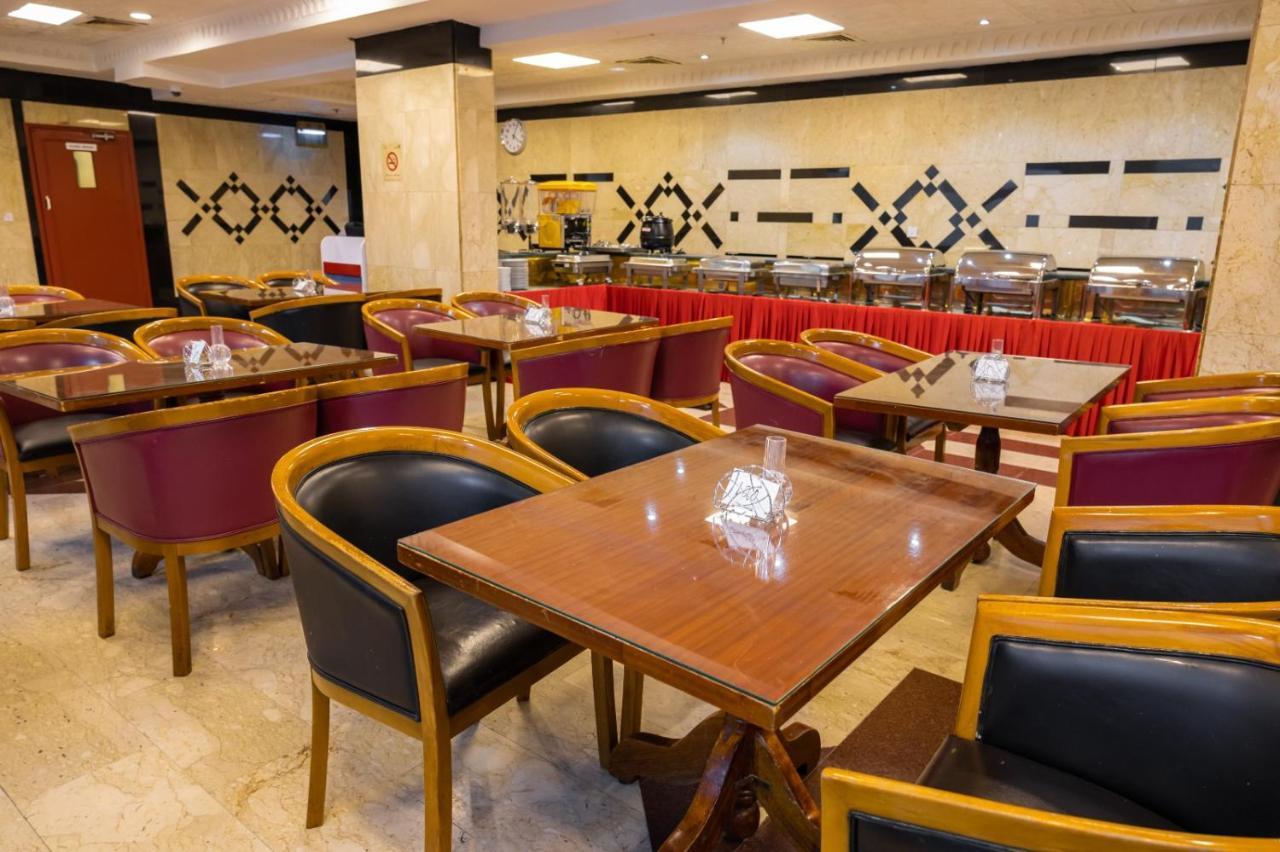 Three 888 Hotel Dubai Eksteriør bilde