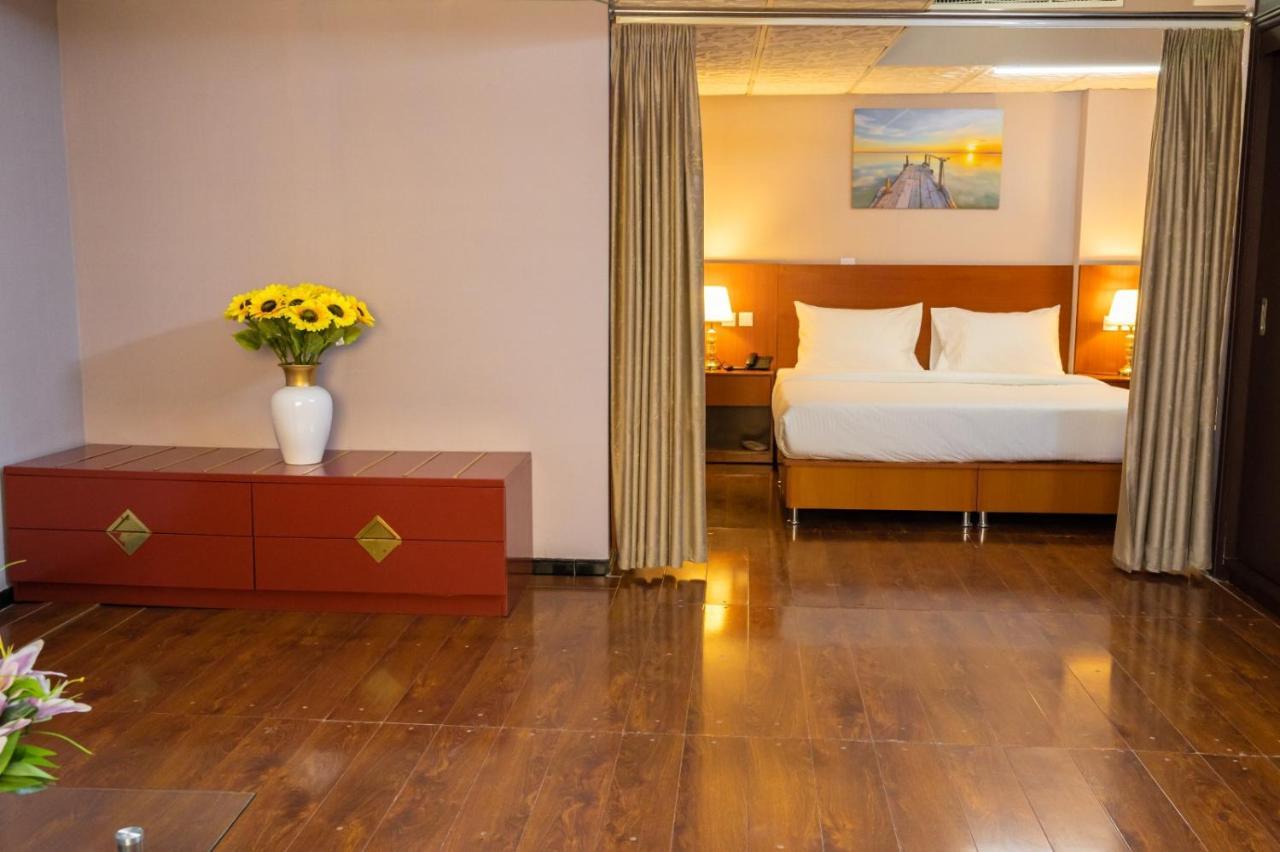 Three 888 Hotel Dubai Eksteriør bilde