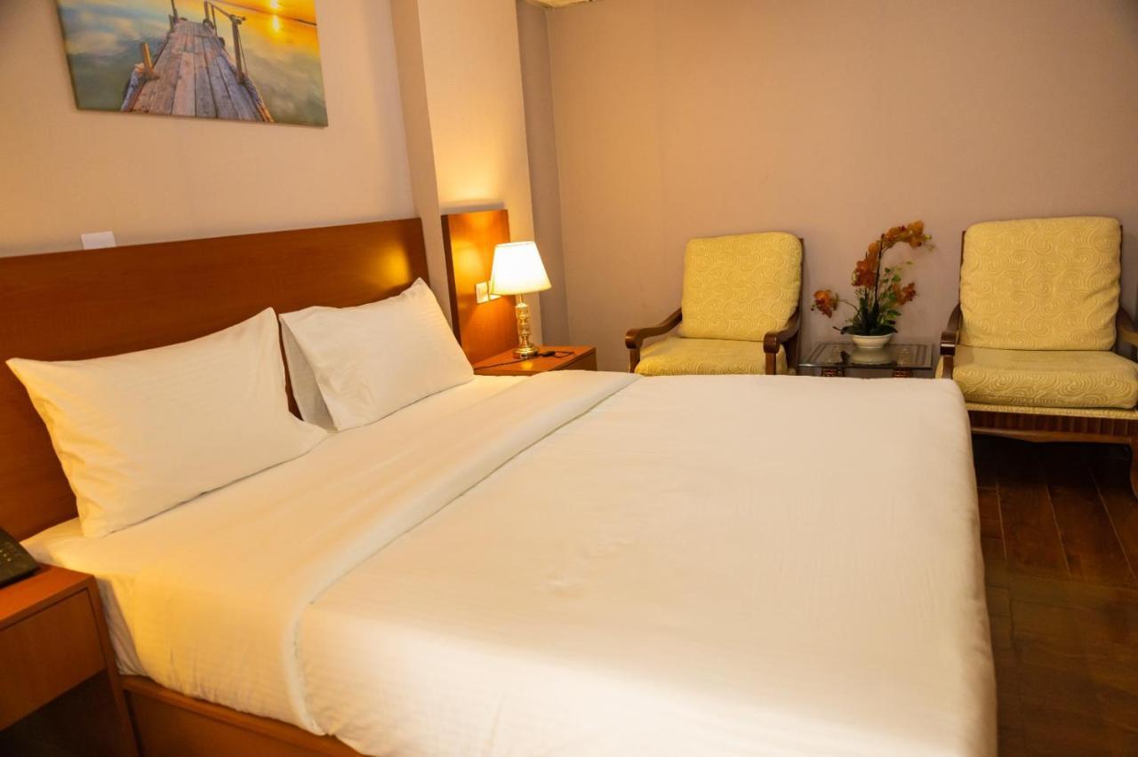 Three 888 Hotel Dubai Eksteriør bilde