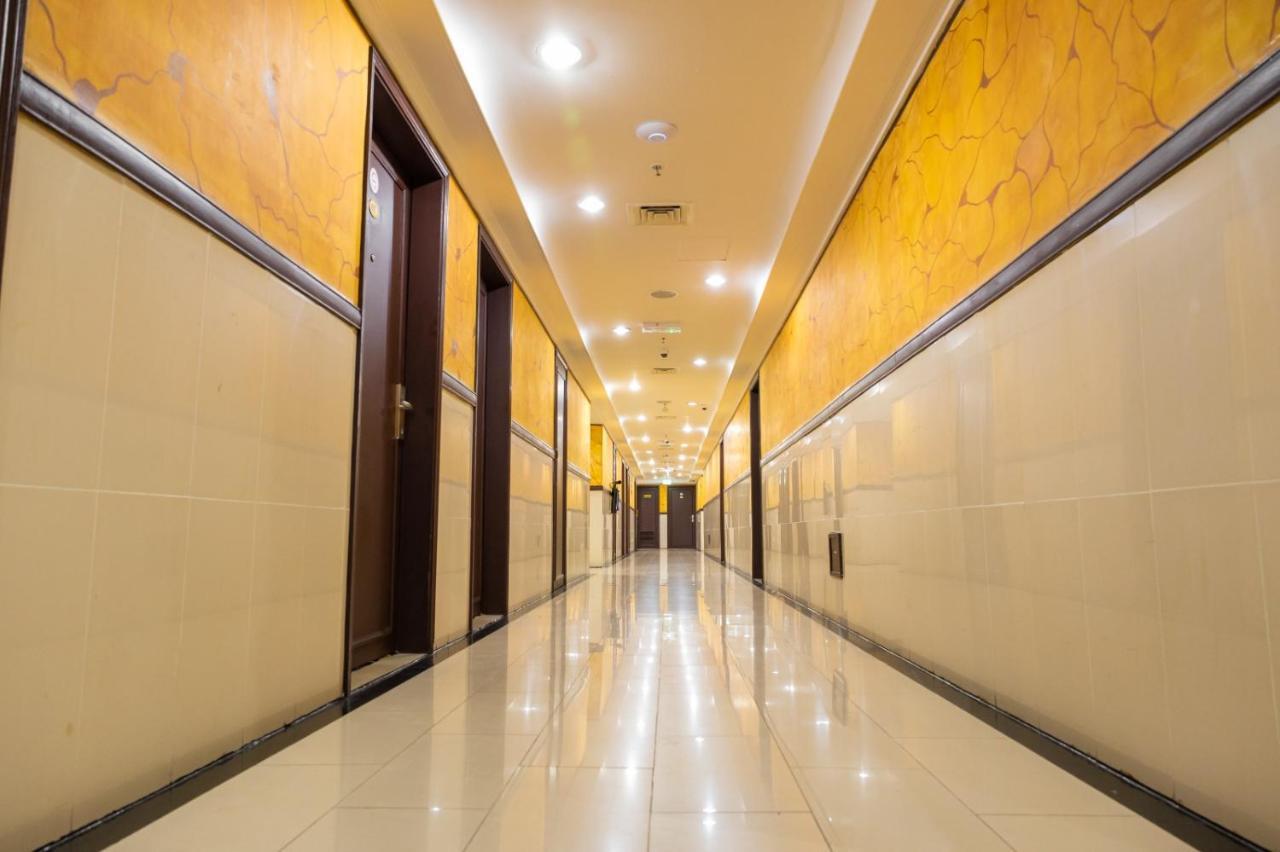 Three 888 Hotel Dubai Eksteriør bilde