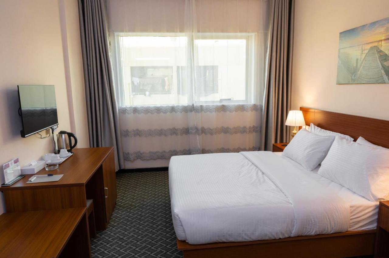 Three 888 Hotel Dubai Eksteriør bilde
