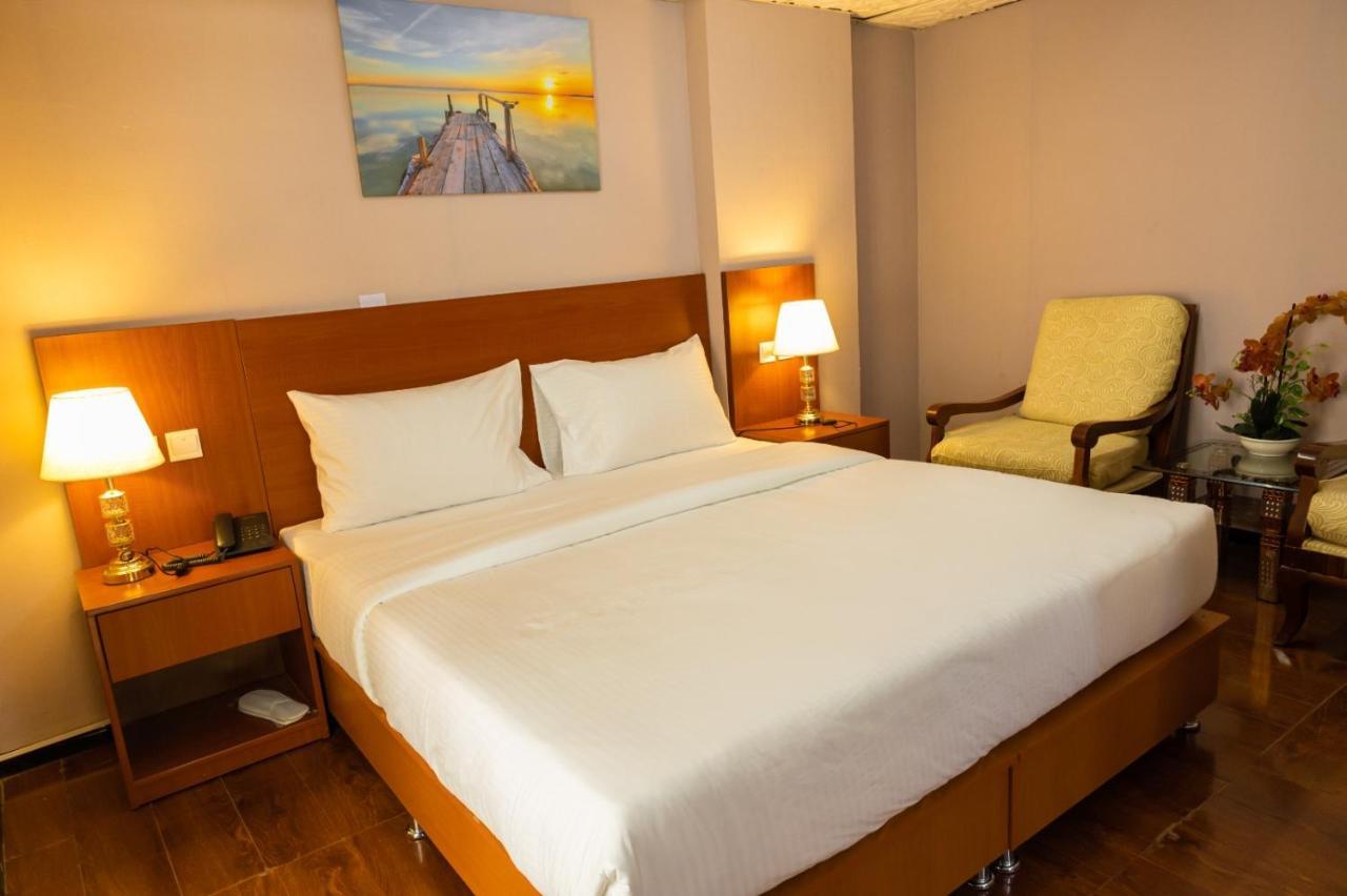 Three 888 Hotel Dubai Eksteriør bilde