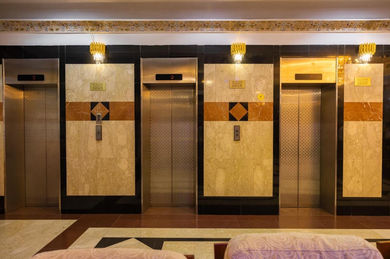 Three 888 Hotel Dubai Eksteriør bilde