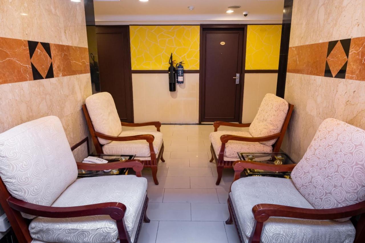 Three 888 Hotel Dubai Eksteriør bilde