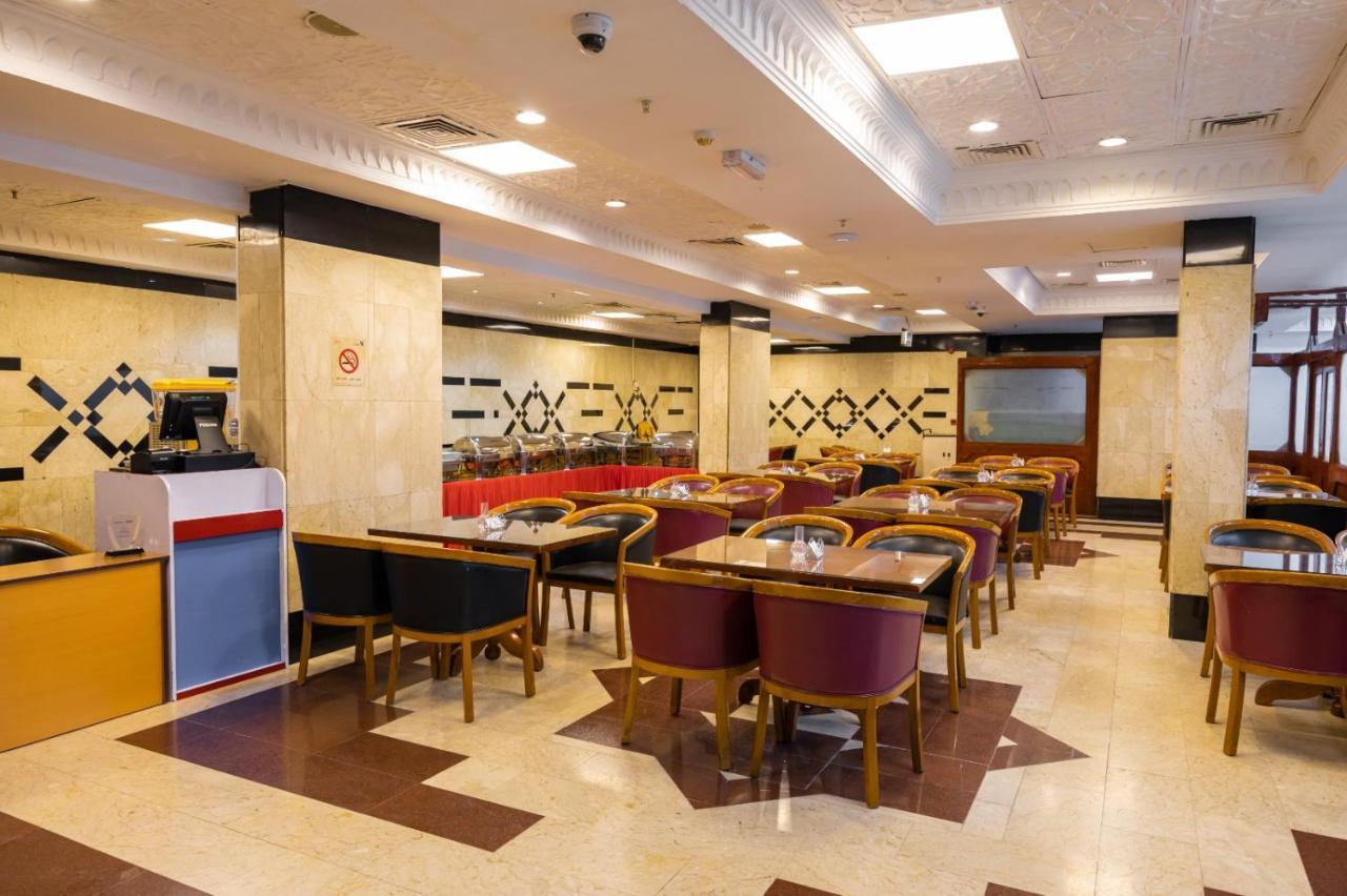 Three 888 Hotel Dubai Eksteriør bilde
