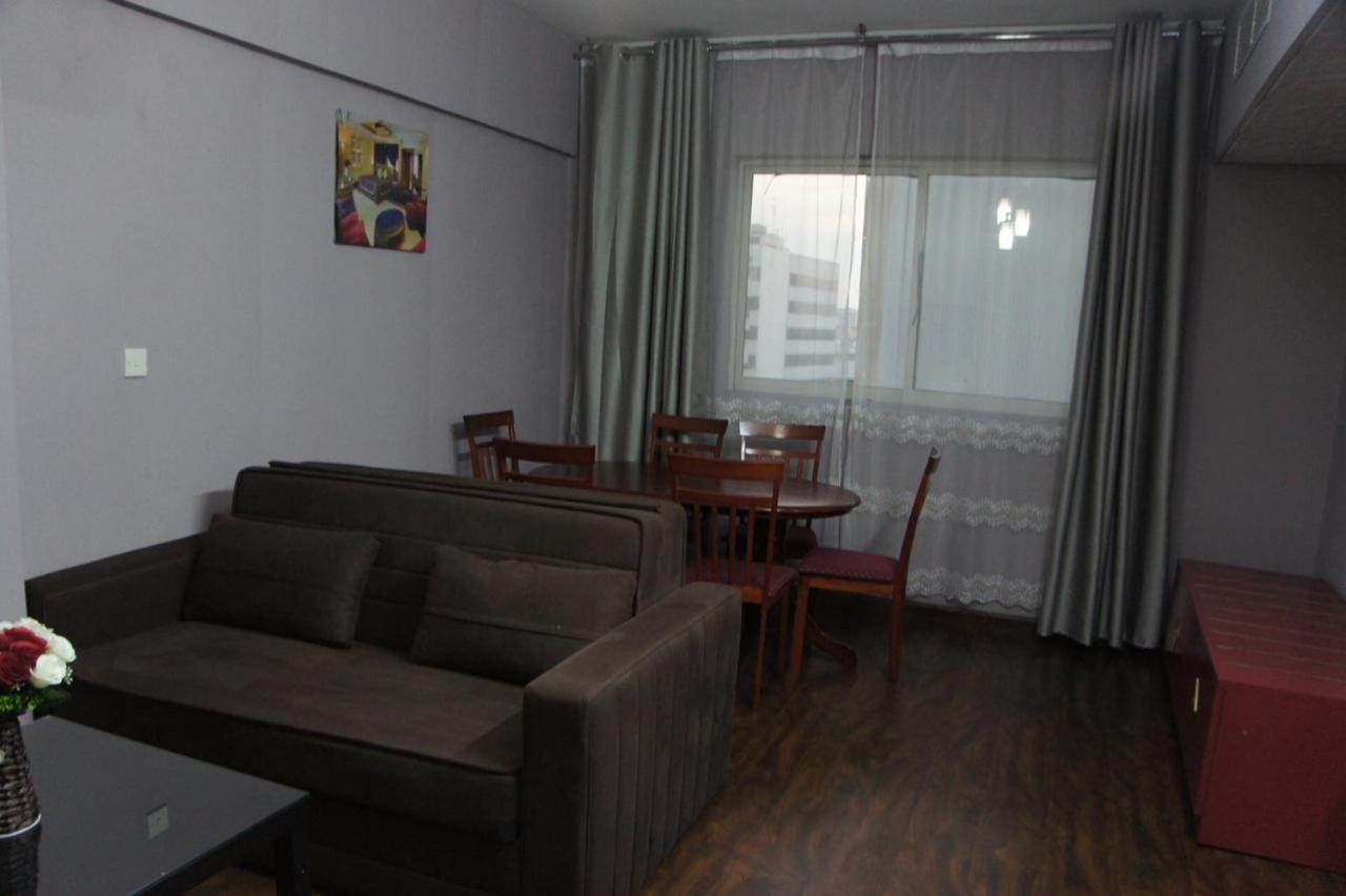 Three 888 Hotel Dubai Eksteriør bilde