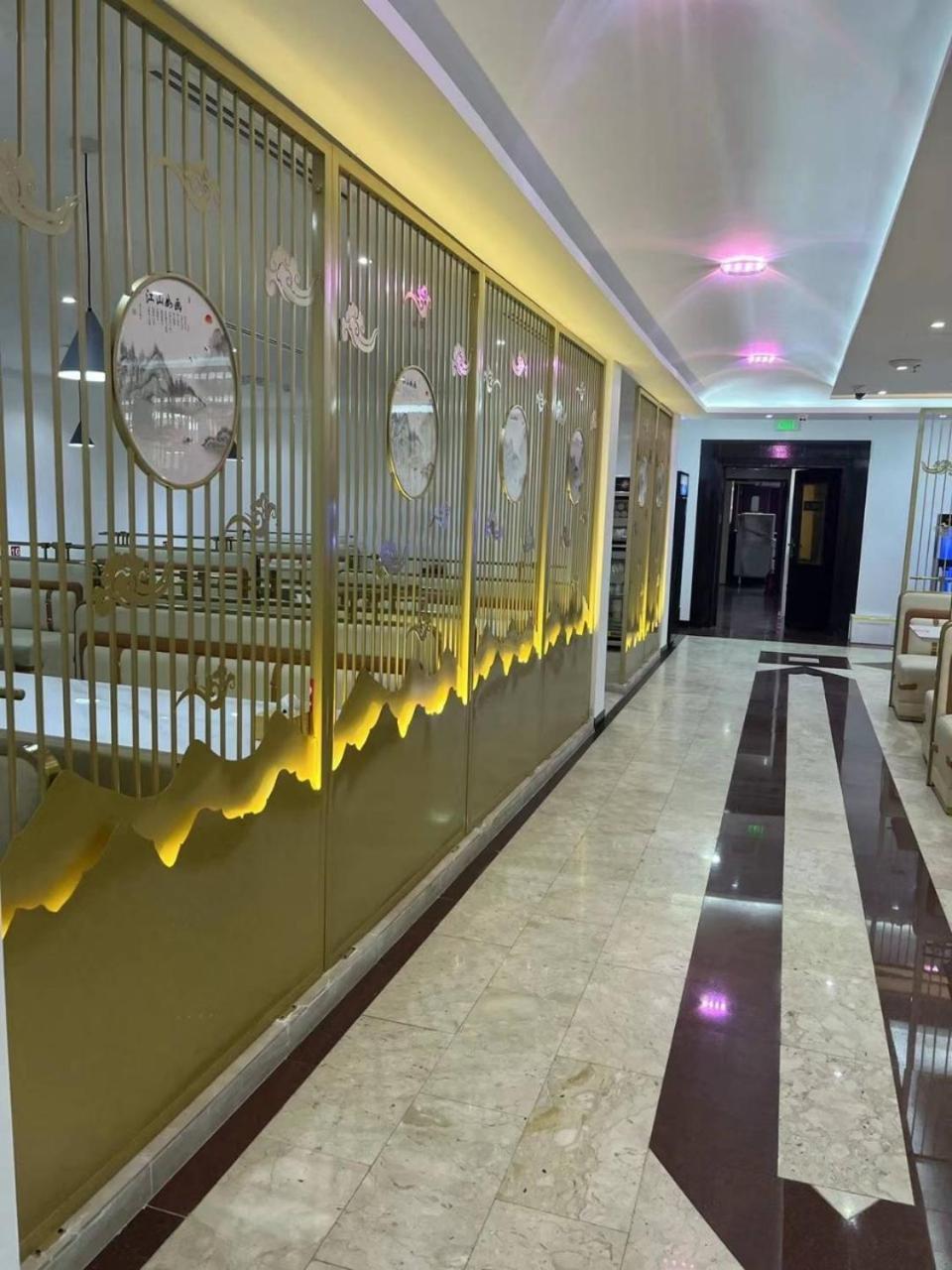 Three 888 Hotel Dubai Eksteriør bilde